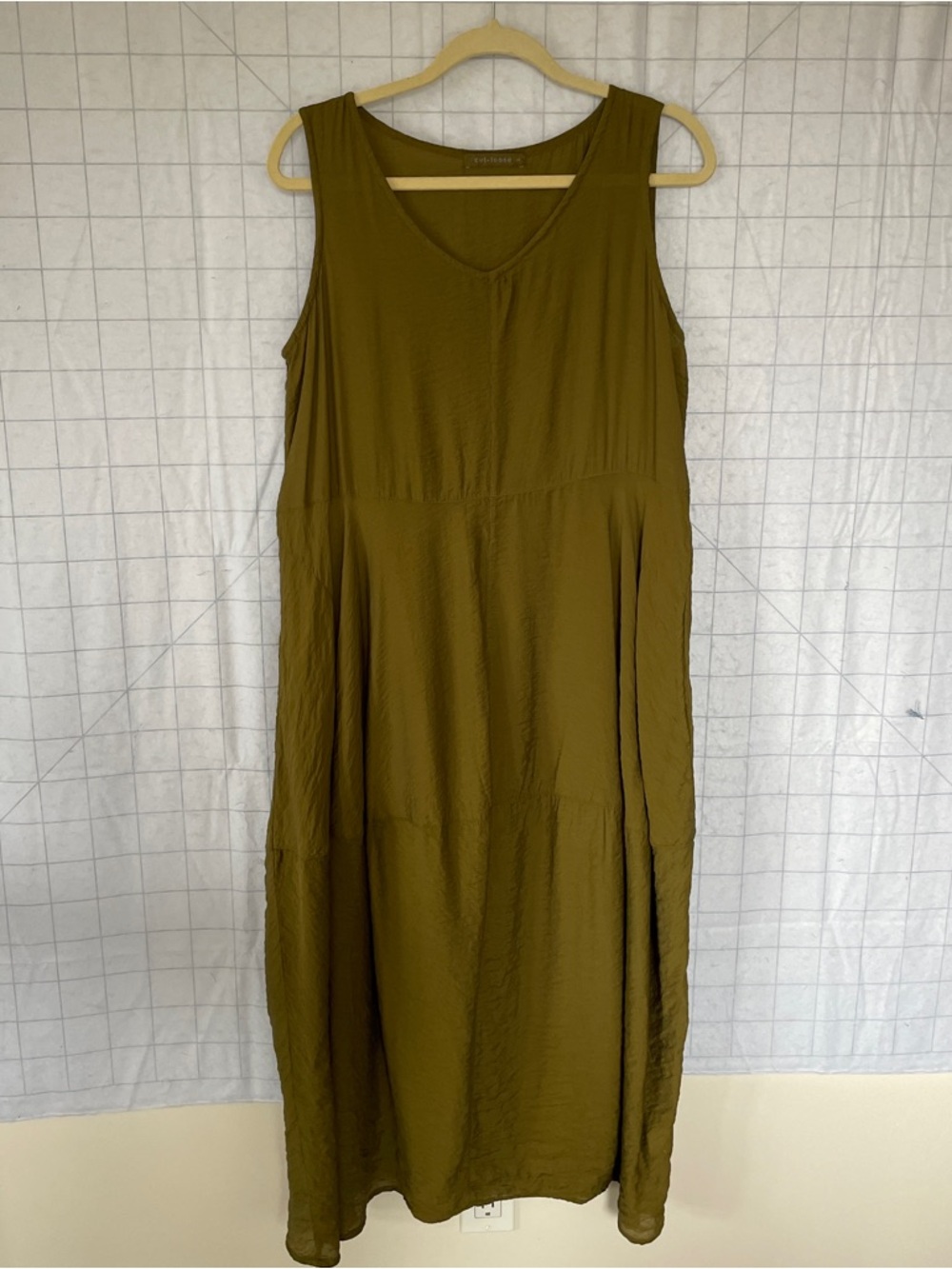 Cut Loose Sleeveless Olive Green V-Neck Women's Dress Size S Airy Light Summery